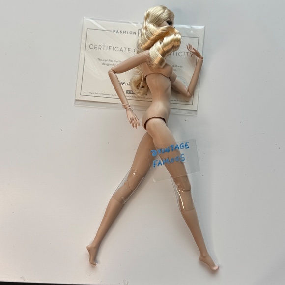 Integrity Toys Fashion Royalty Agnes von Weiss Gardenia Nude Doll Short Nails - Picture 5 of 15